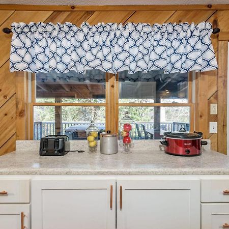 Wooded Bliss Hot Tub Single Level Cabin With No Steps Rocking Chairs And Wooded Views Pigeon Forge Kültér fotó
